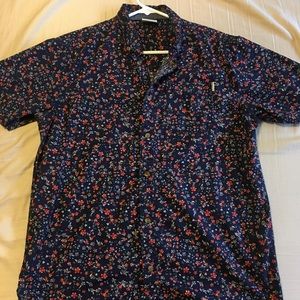 Dravus Button Up Shirt Size Medium